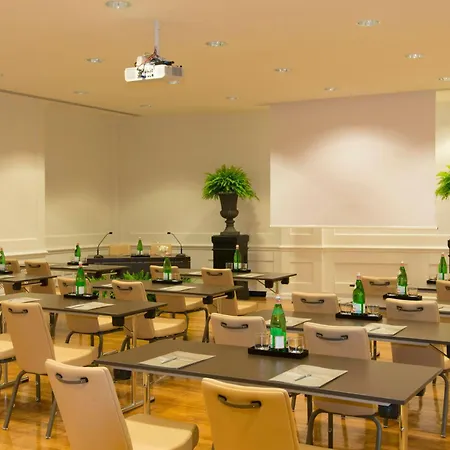 Starhotels Michelangelo Hotel