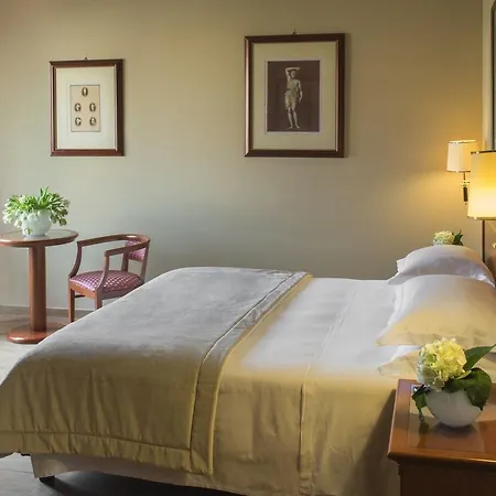 Starhotels Michelangelo מלון 4*
